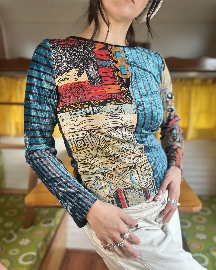 [007] Save The Queen Long Sleeve Graphic Top 